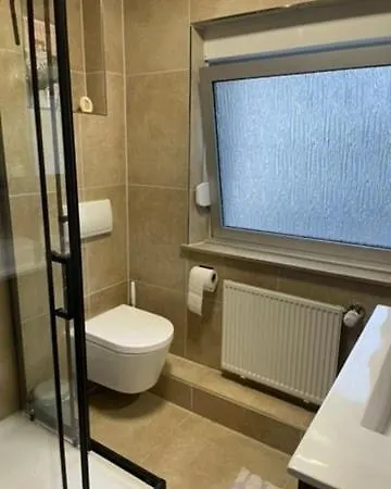 Modernes Haus Mit Garten In Windberg, Ruhig & Zentral