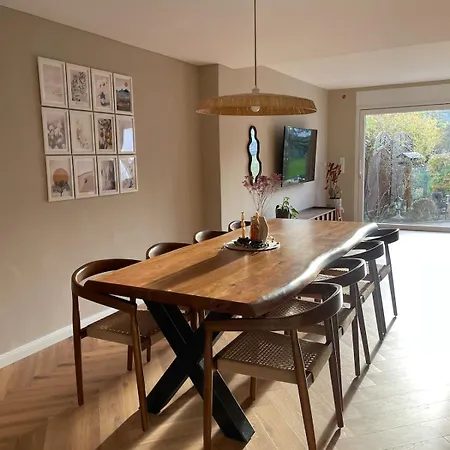 Modernes Haus Mit Garten In Windberg, Ruhig & Zentral