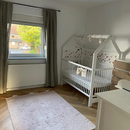 Modernes Haus Mit Garten In Windberg, Ruhig & Zentral