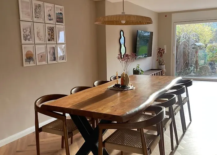 Modernes Haus Mit Garten In Windberg, Ruhig & Zentral